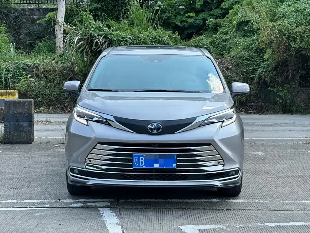 Toyota Sienna — фото 7