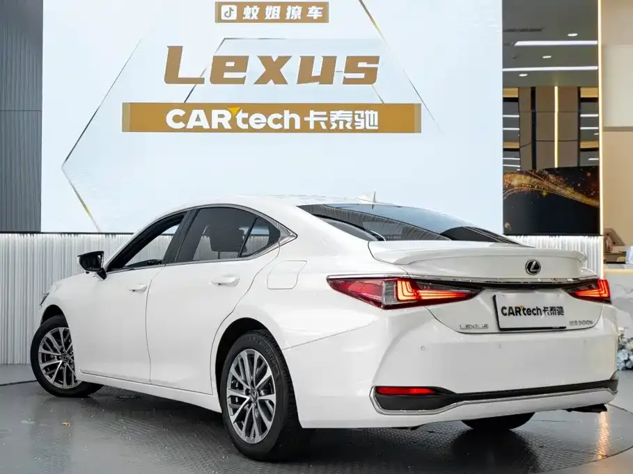 Lexus ES — фото 10