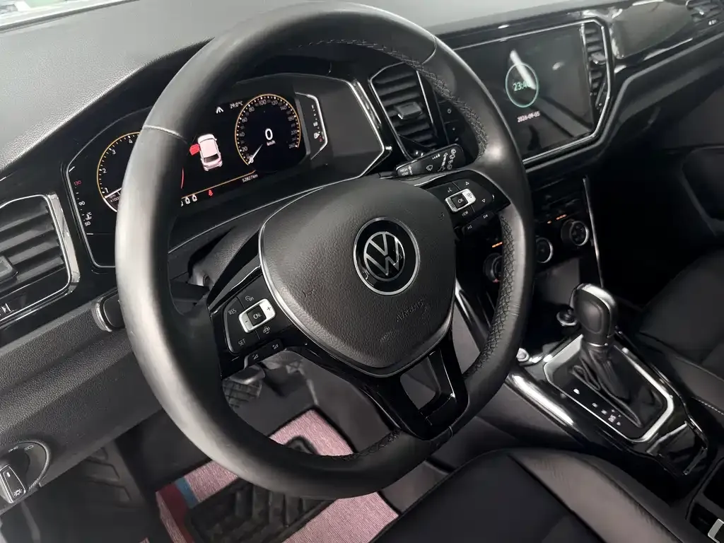 Volkswagen T-Roc — фото 7