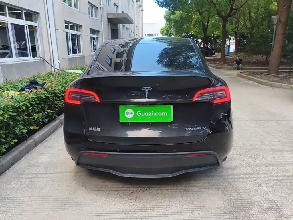 Tesla Model Y — фото 6