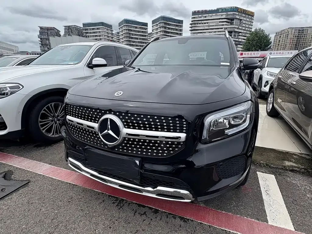 Mercedes-Benz GLB — фото 1