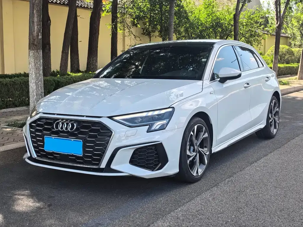 Audi A3 — фото 1