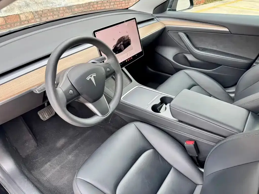 Tesla Model 3 — фото 5