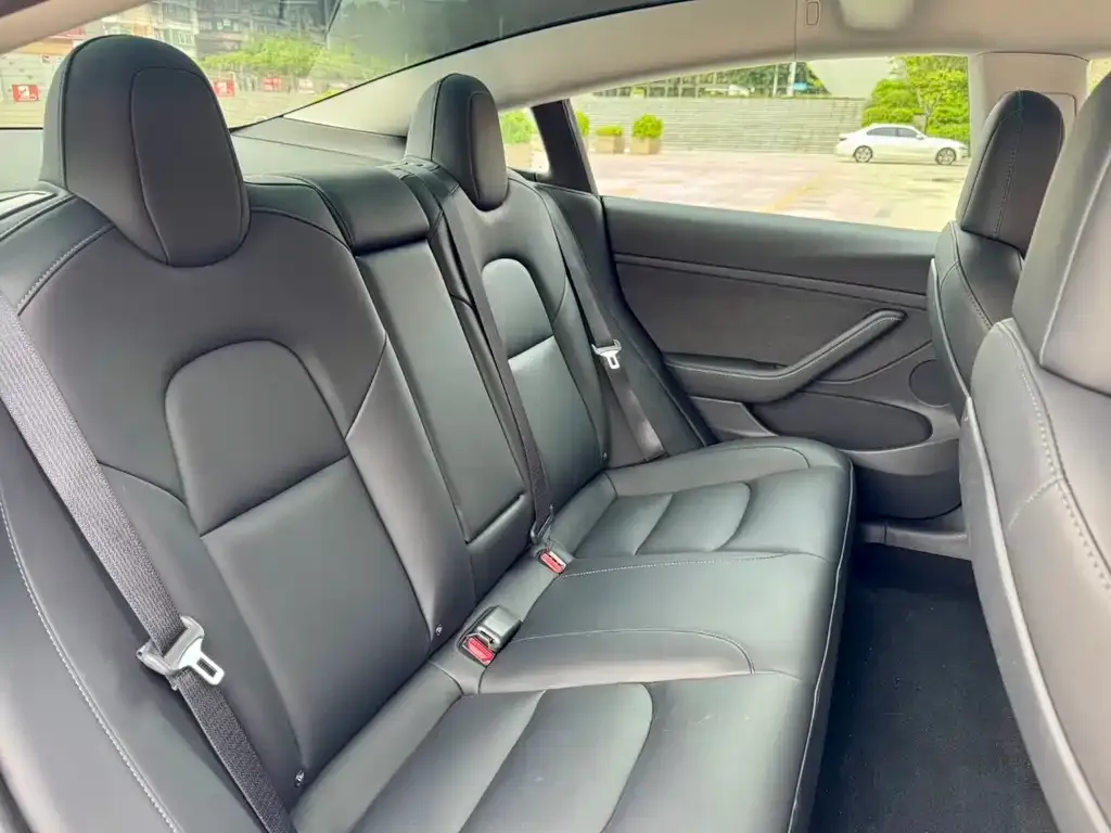 Tesla Model 3 — фото 2