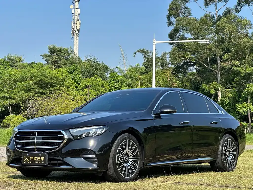 Mercedes-Benz E-Class — фото 1
