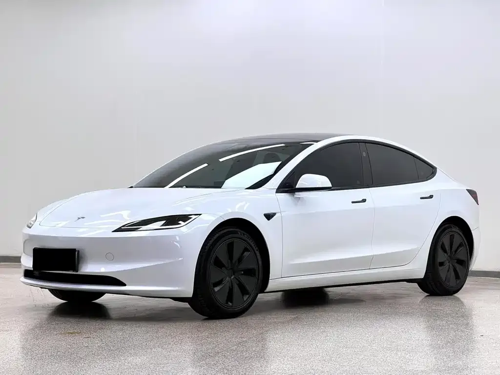 Tesla Model 3 — фото 1