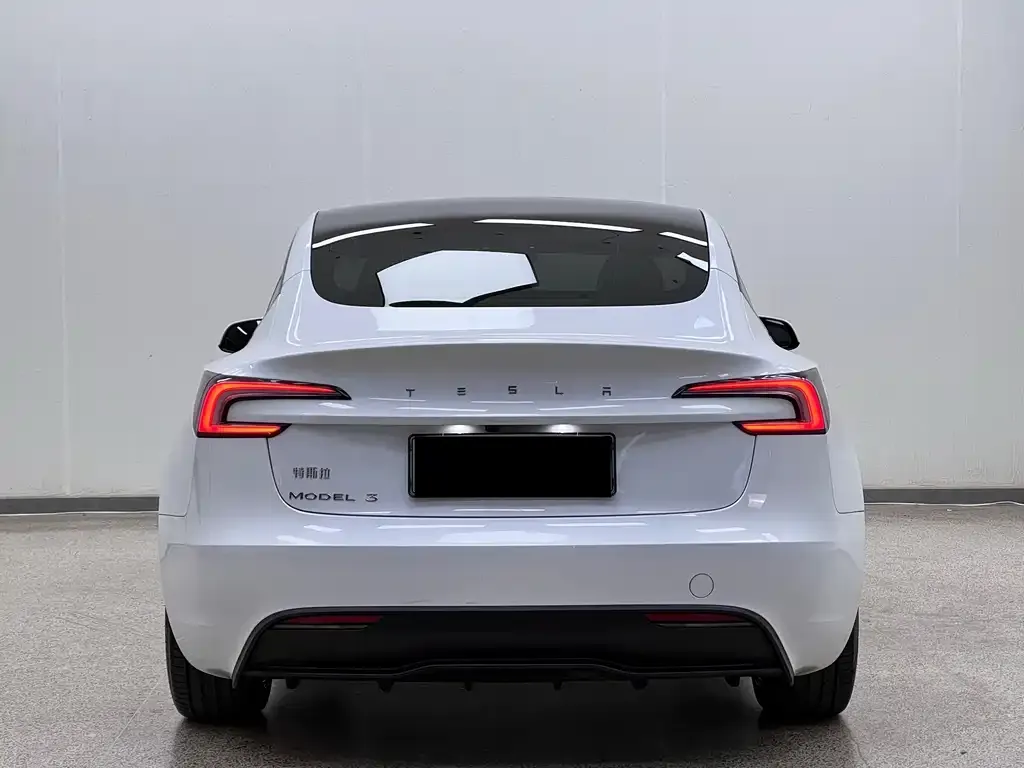 Tesla Model 3 — фото 7