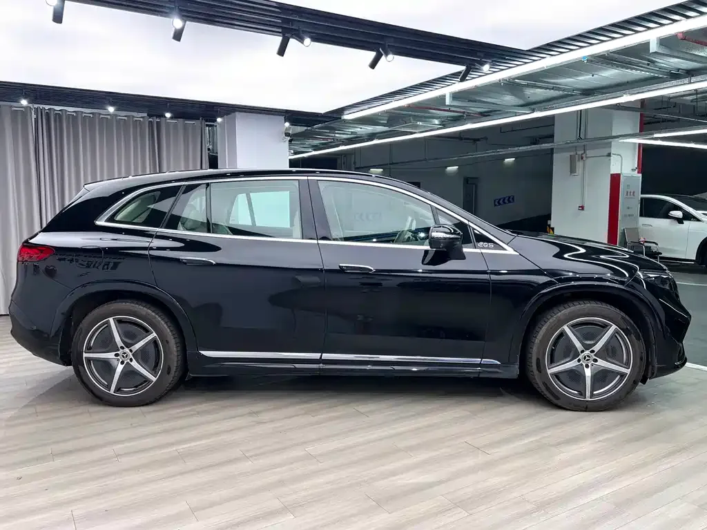 Mercedes-Benz EQS SUV — фото 8