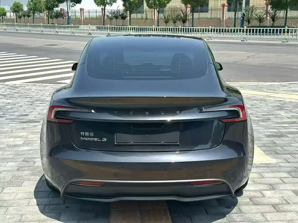 Tesla Model 3 — фото 4