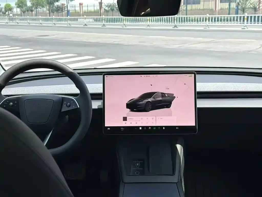 Tesla Model 3 — фото 2