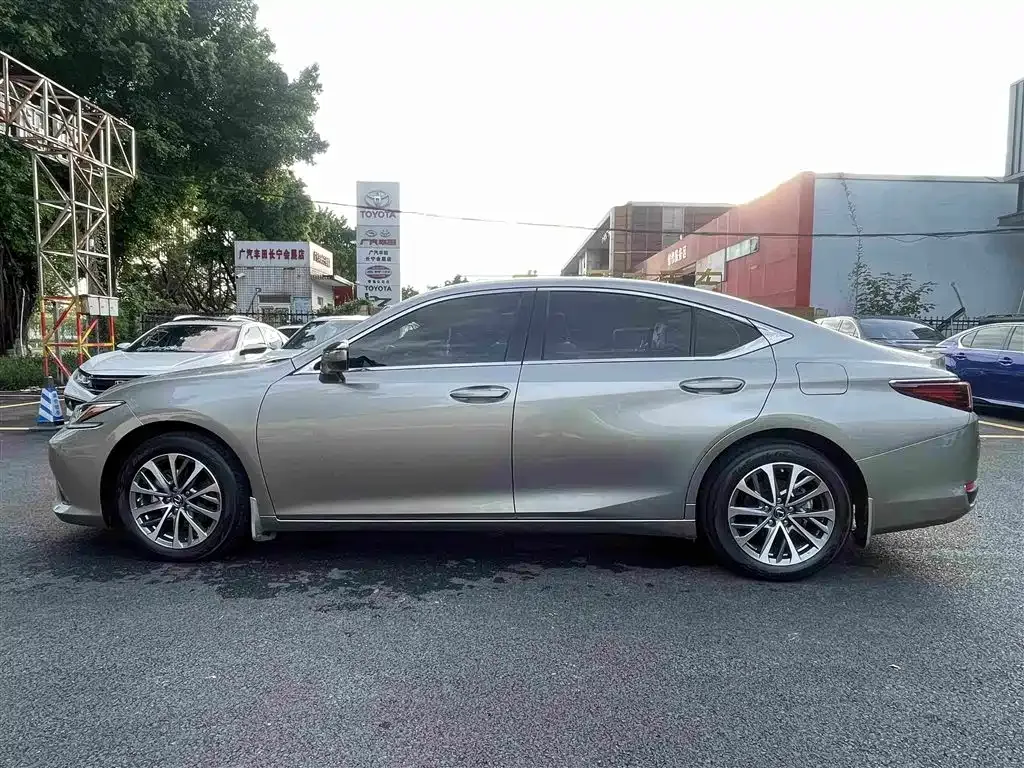 Lexus ES — фото 9