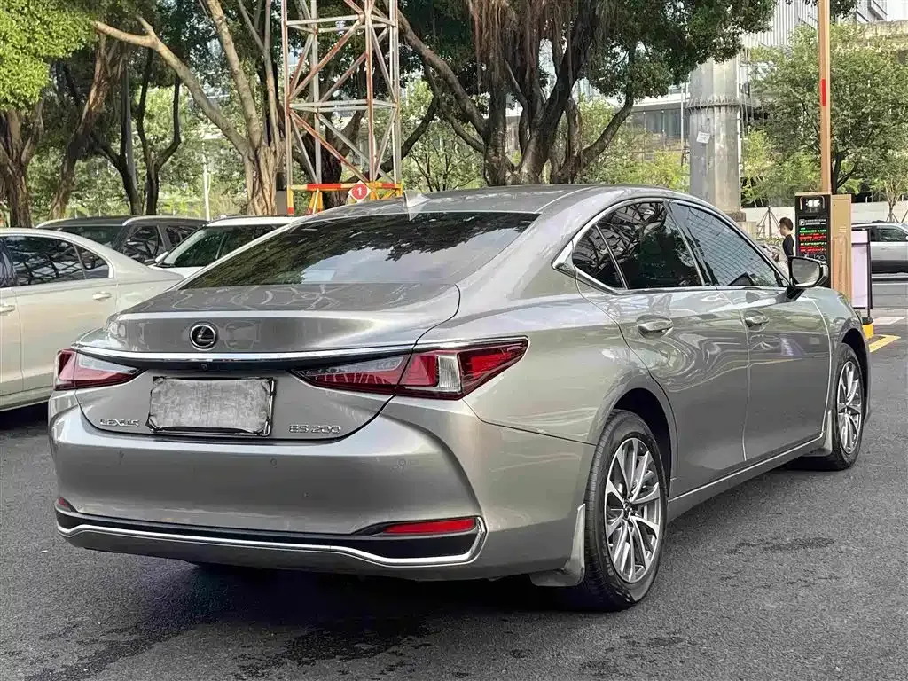 Lexus ES — фото 8