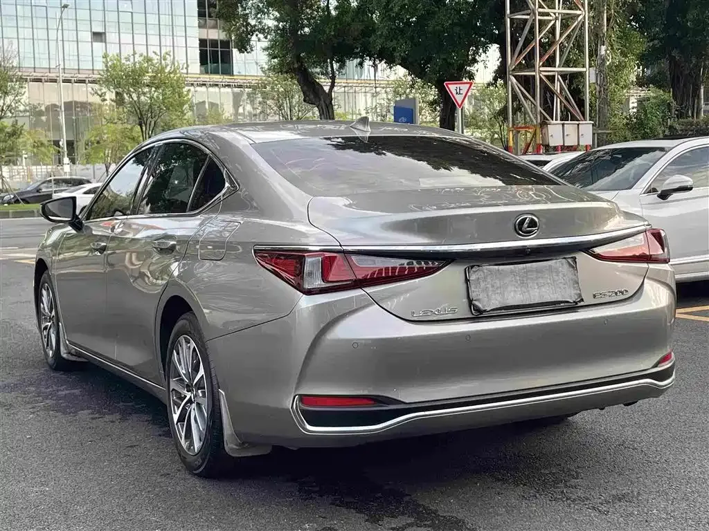 Lexus ES — фото 6