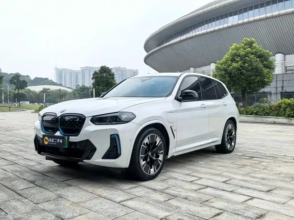 BMW iX3 — фото 1