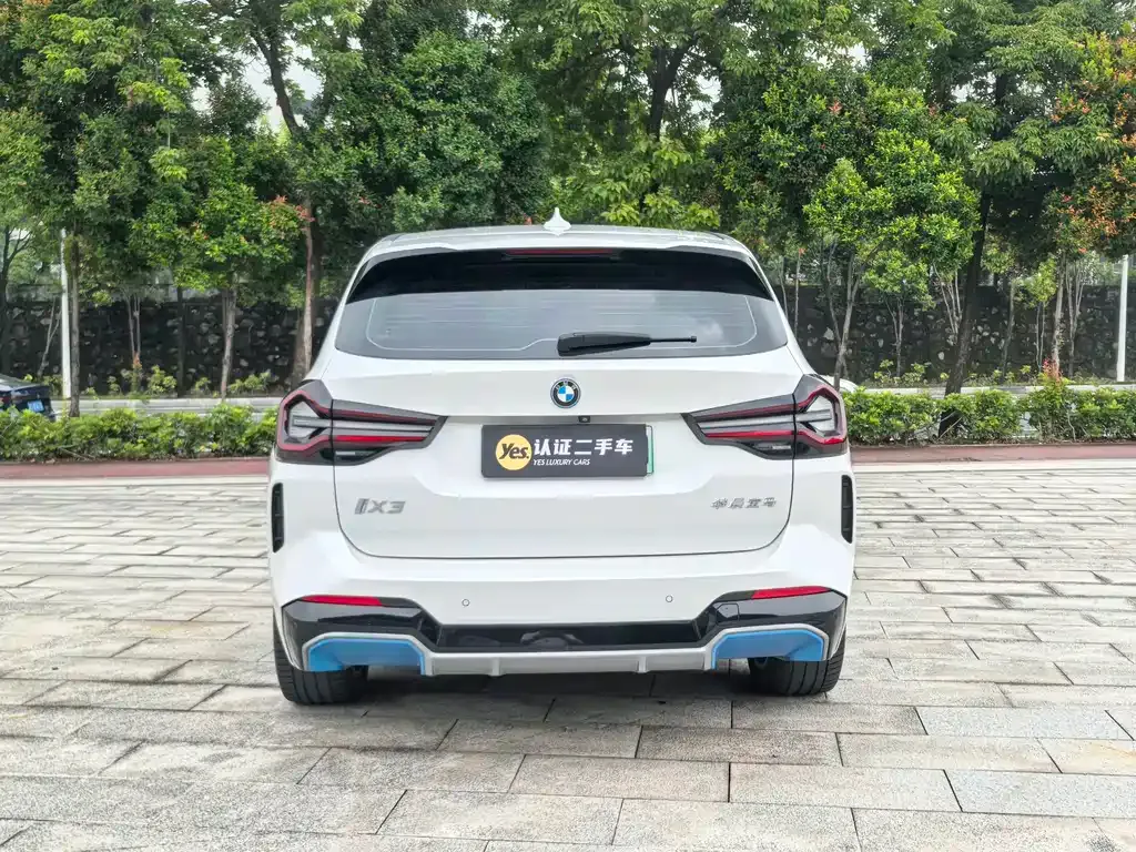 BMW iX3 — фото 10