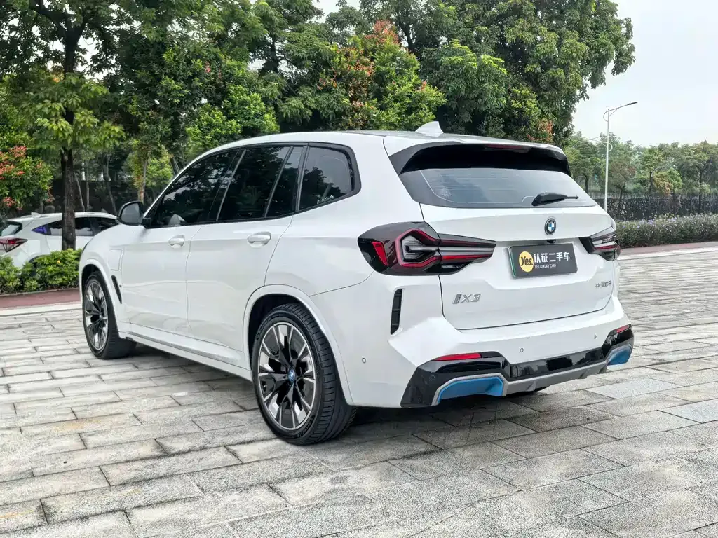 BMW iX3 — фото 6