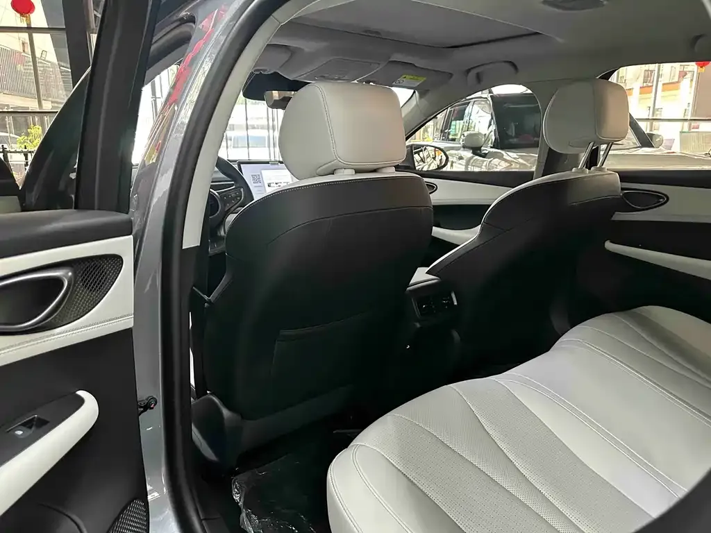 BYD Seal 05 DM-i — фото 7