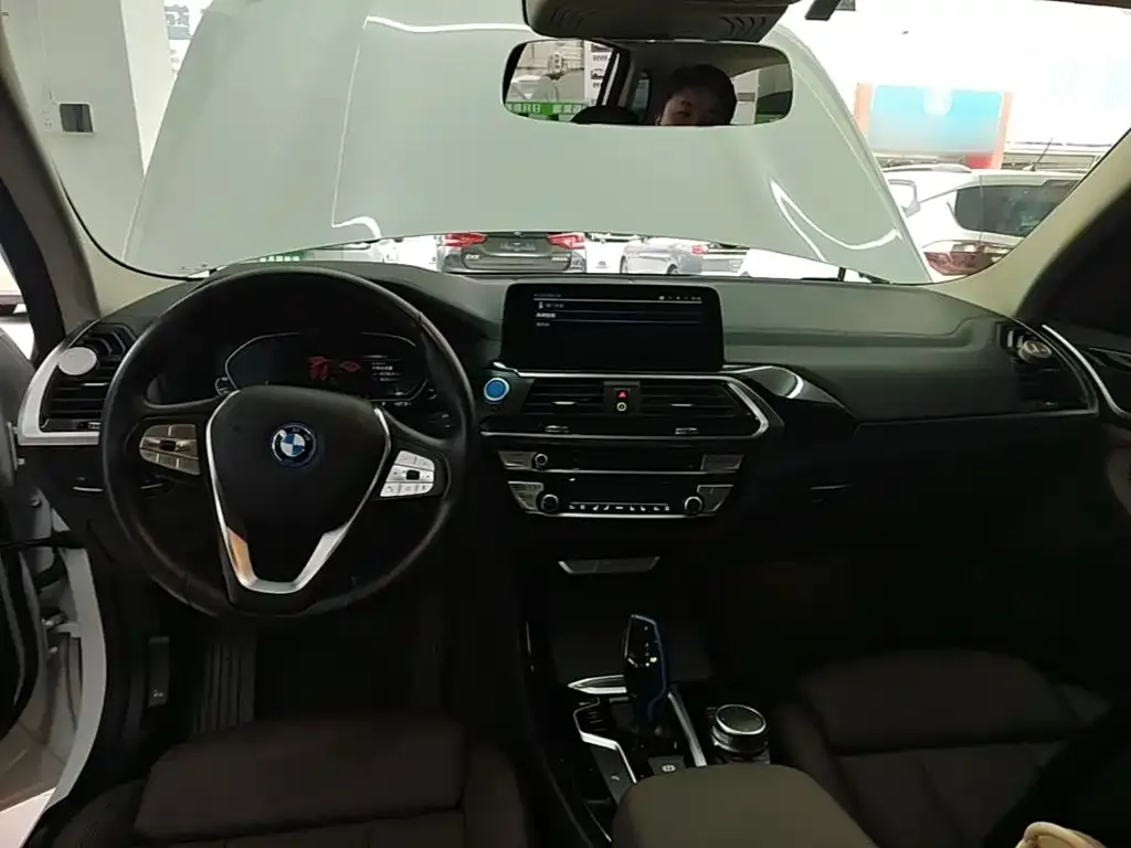 BMW iX3 — фото 2