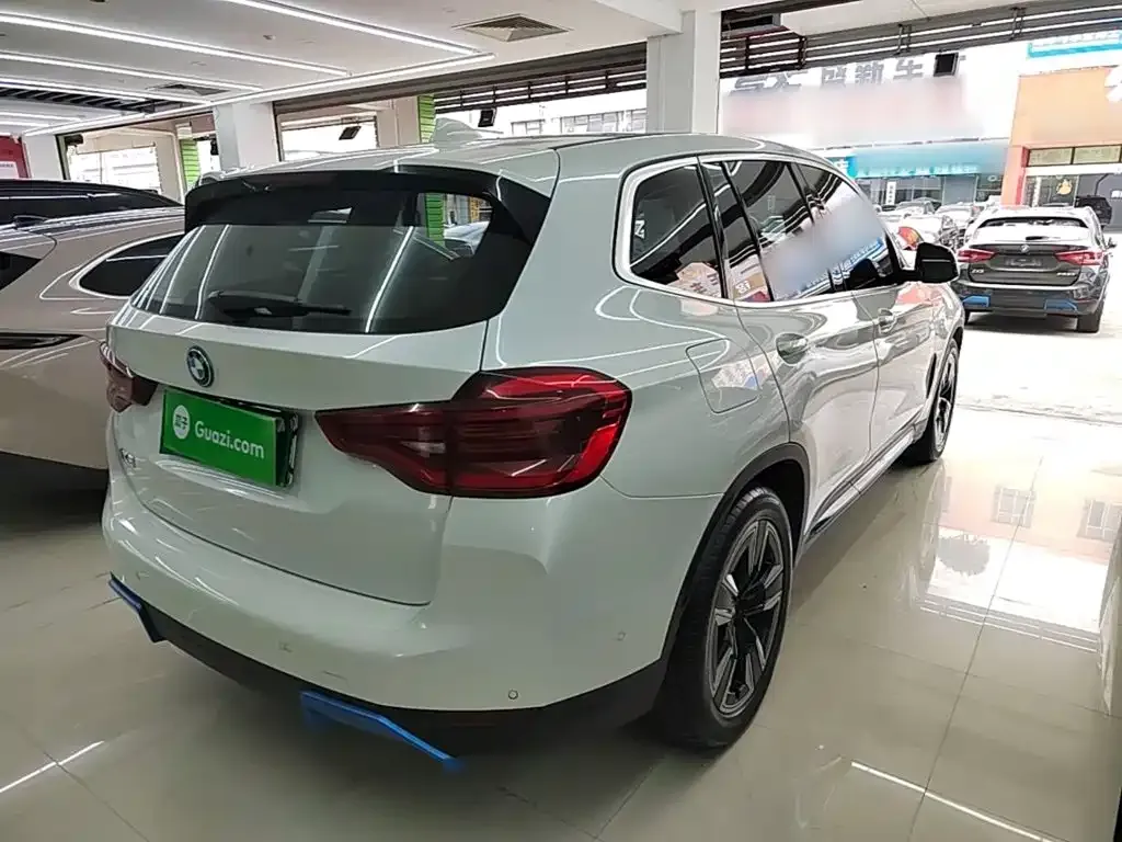 BMW iX3 — фото 10