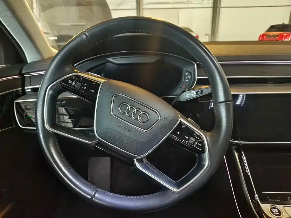 Audi A8 — фото 10