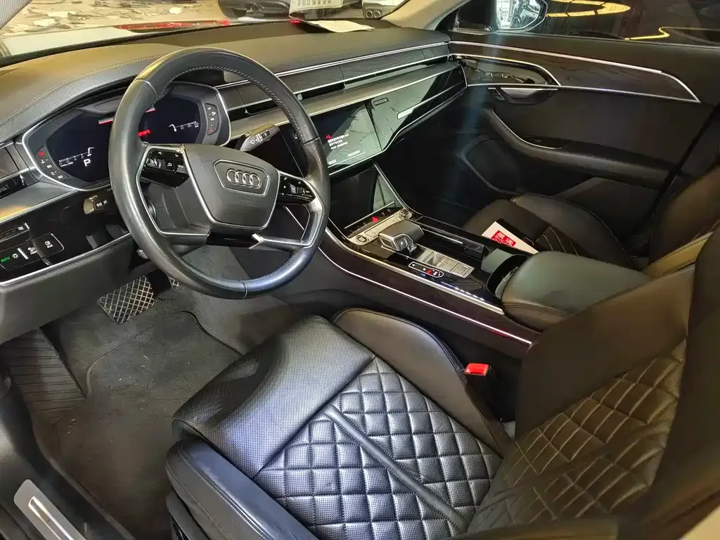 Audi A8 — фото 3