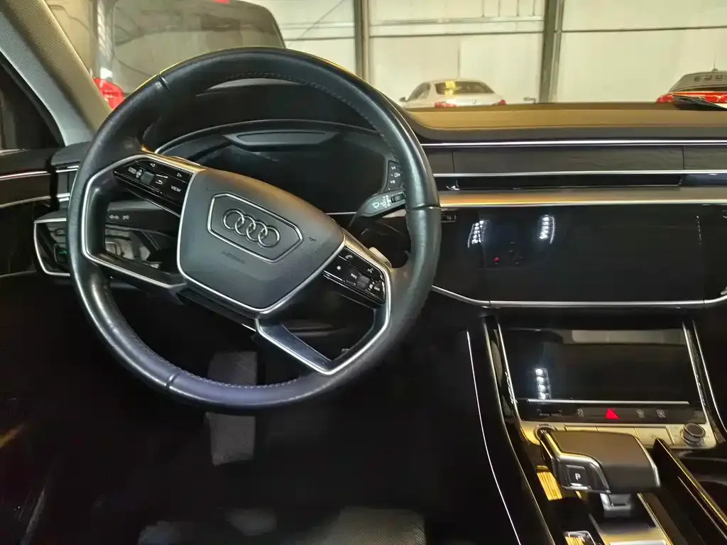 Audi A8 — фото 6