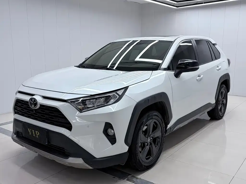 Toyota RAV4 — фото 1