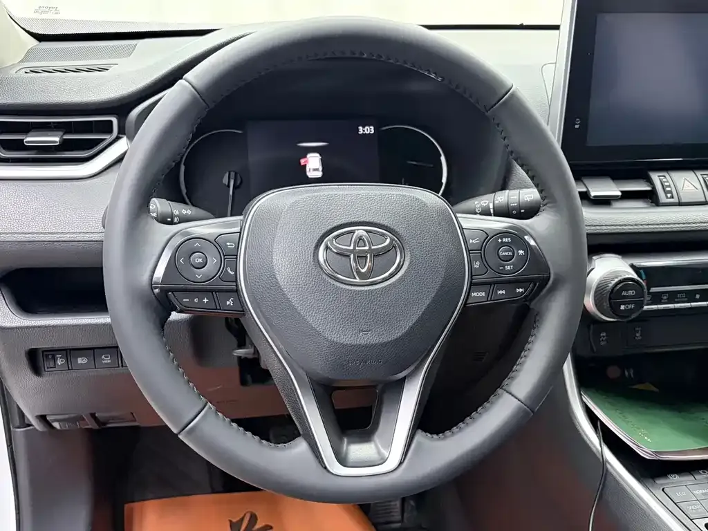 Toyota RAV4 — фото 8