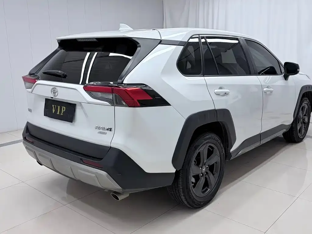 Toyota RAV4 — фото 3