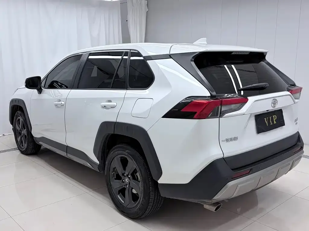 Toyota RAV4 — фото 9