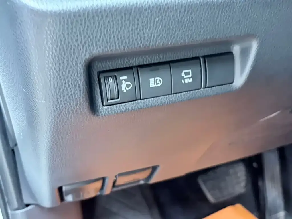 Toyota RAV4 — фото 7