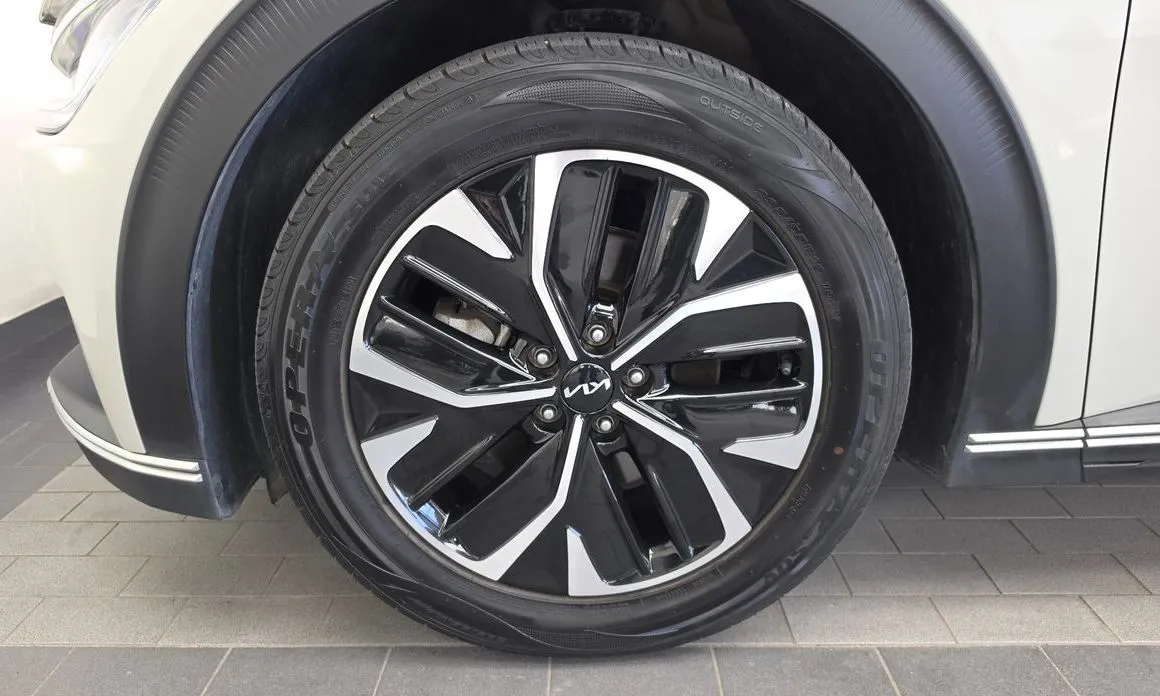 Kia EV6 — фото 8