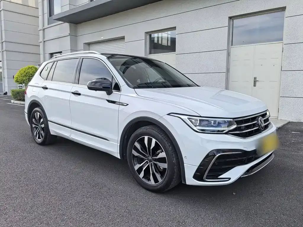Volkswagen Tiguan L — фото 9