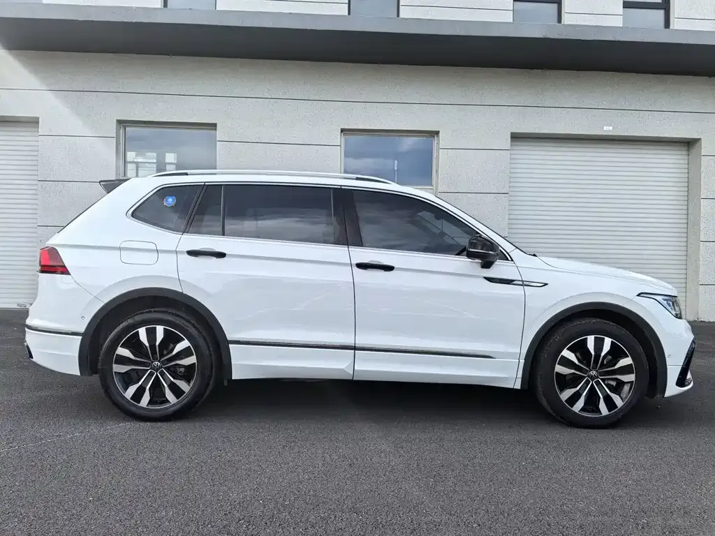 Volkswagen Tiguan L — фото 7