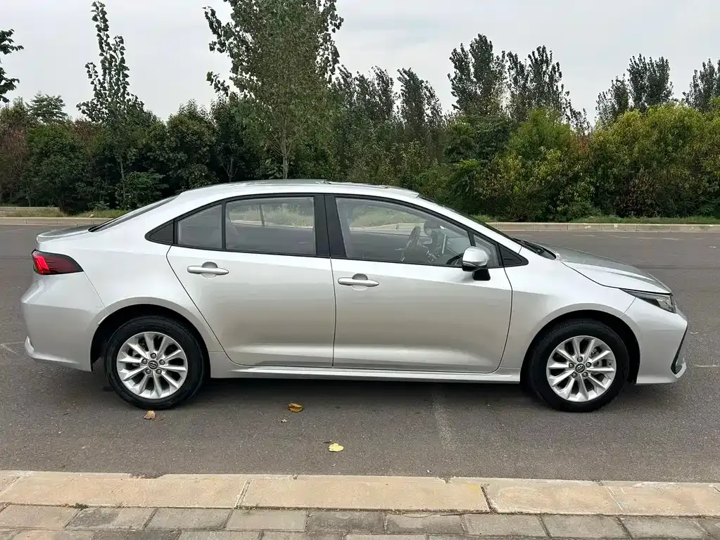 Toyota Corolla — фото 7