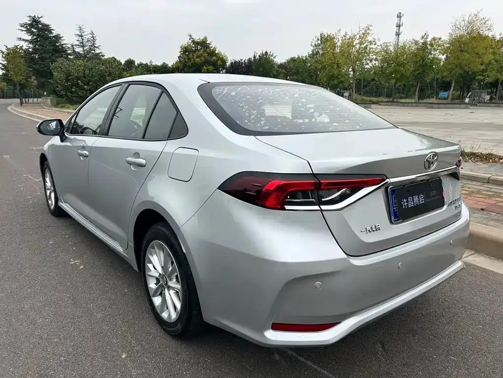 Toyota Corolla — фото 6