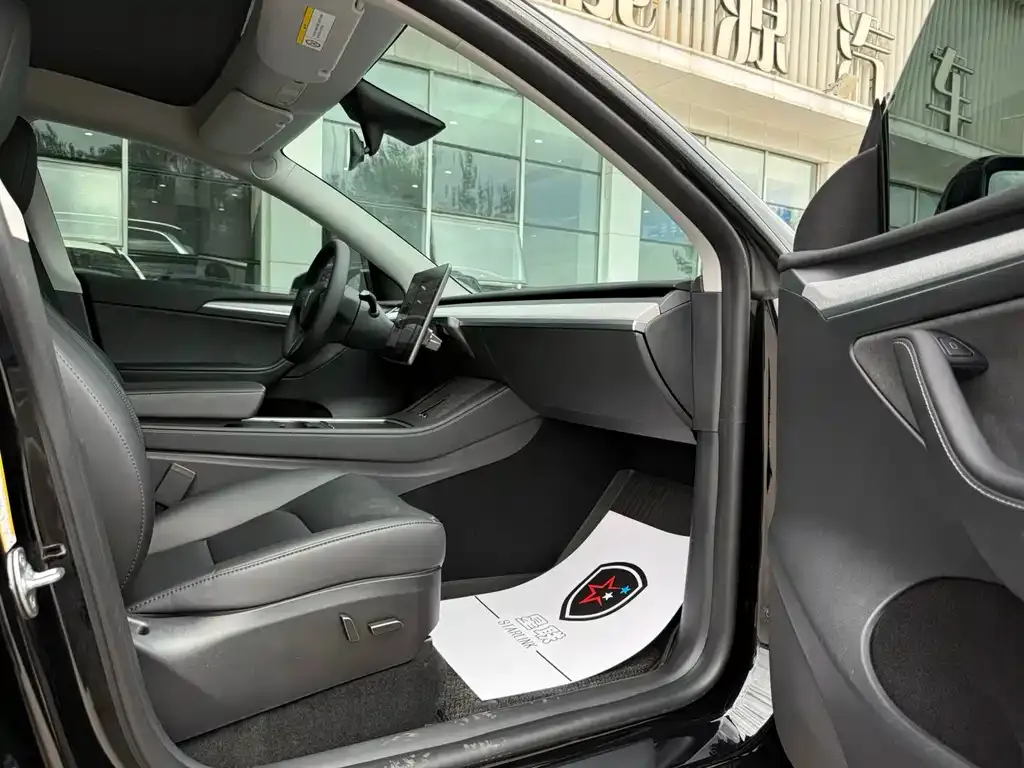 Tesla Model Y — фото 7
