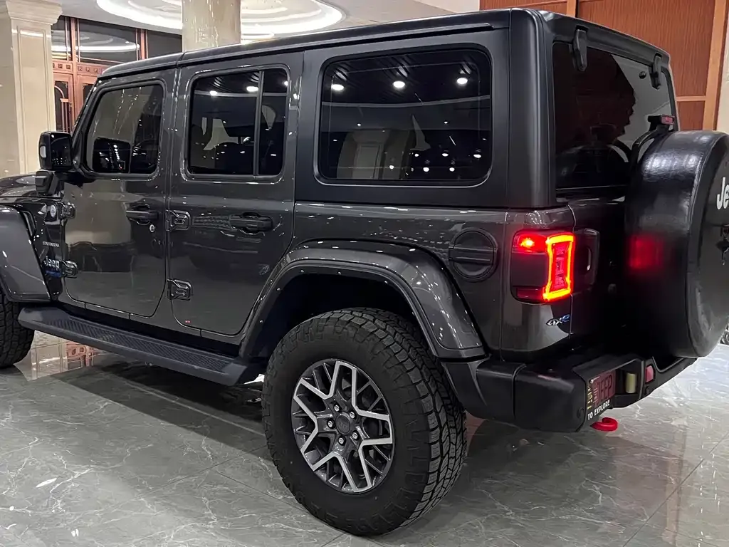 Jeep Wrangler PHEV — фото 5