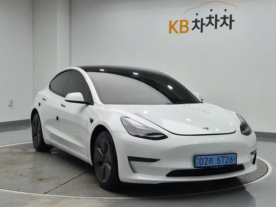 Tesla Model 3 — фото 1