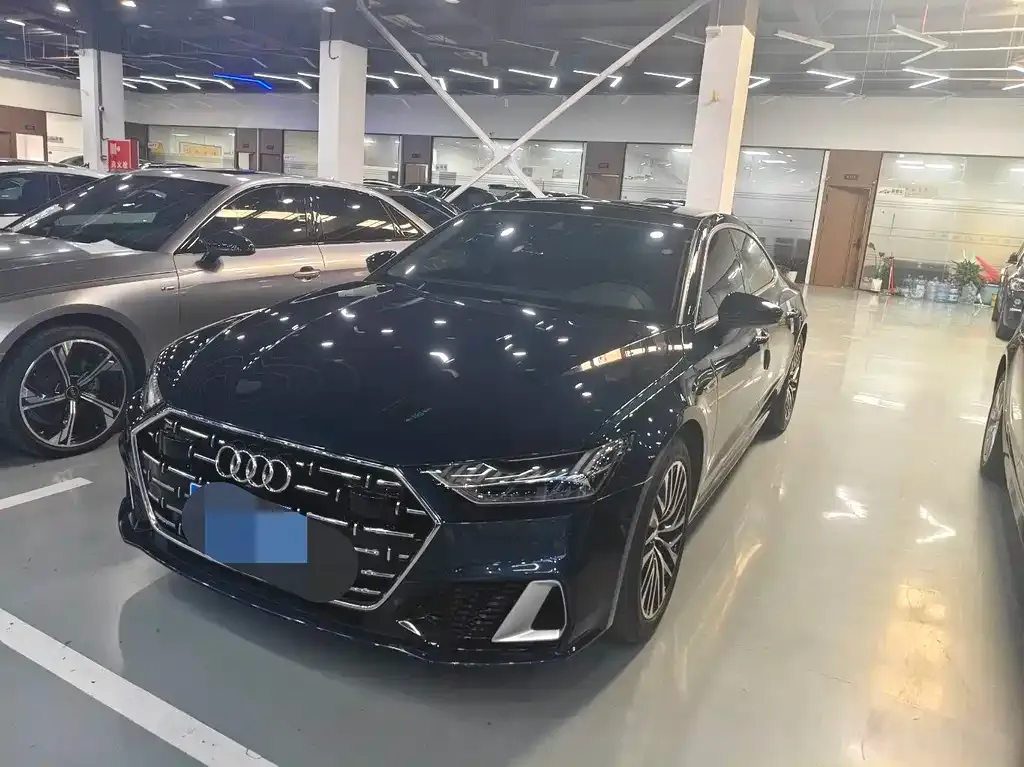 Audi A7L — фото 1