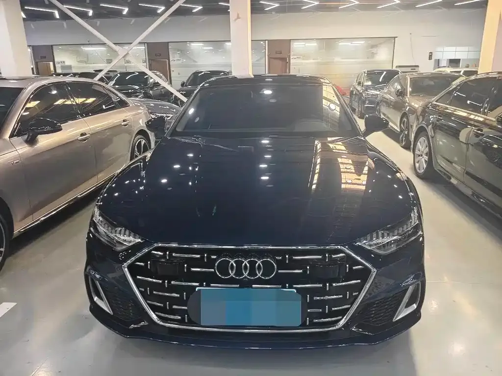 Audi A7L — фото 9