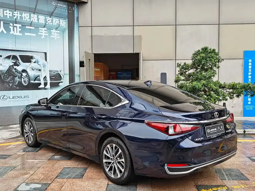 Lexus ES — фото 10