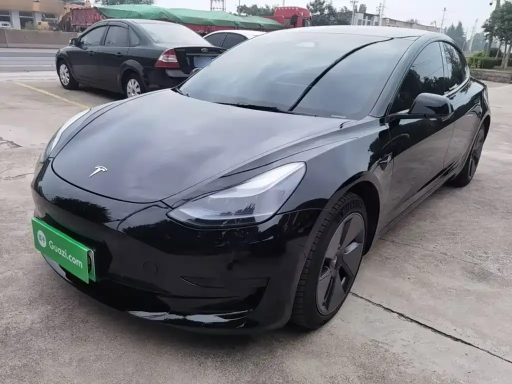 Tesla Model 3 — фото 1