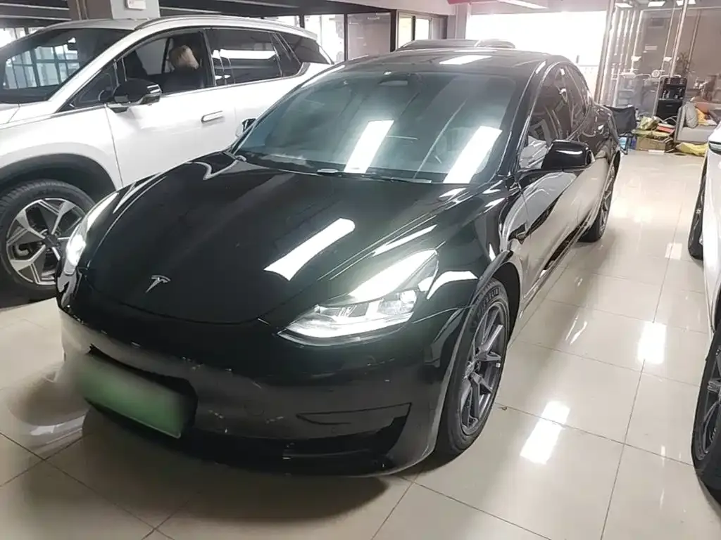 Tesla Model 3 — фото 1