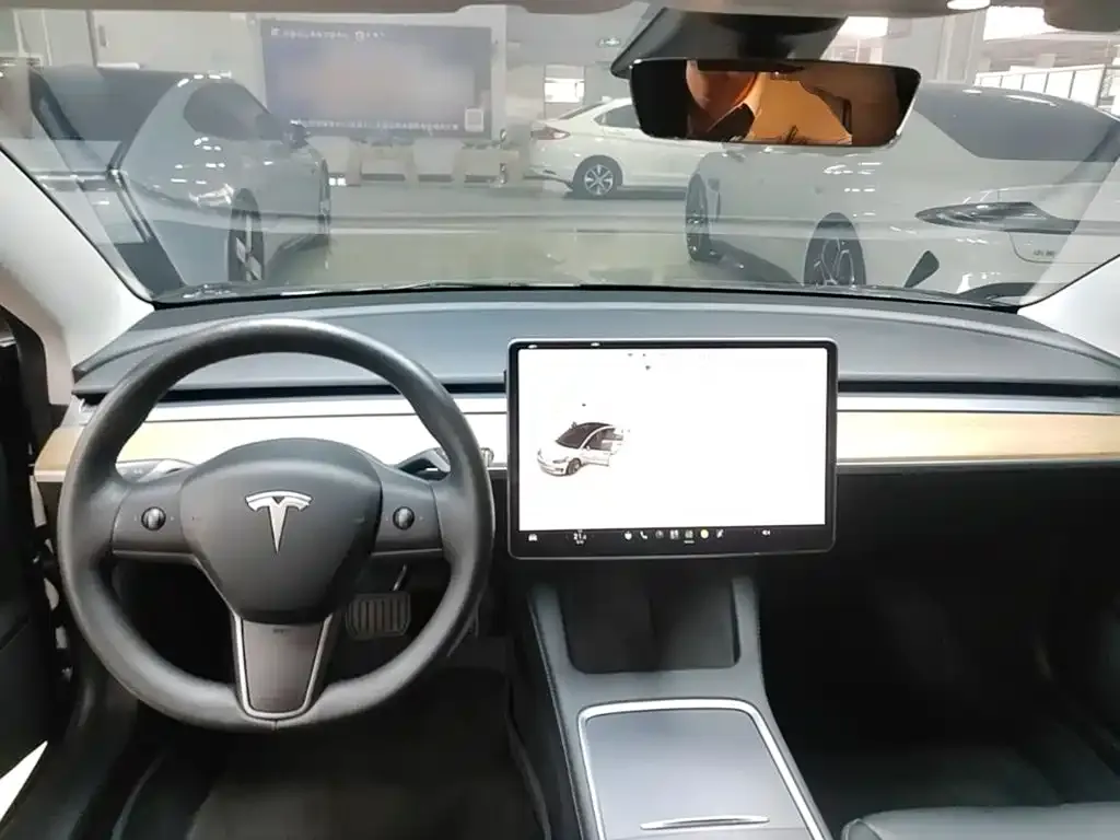 Tesla Model 3 — фото 5