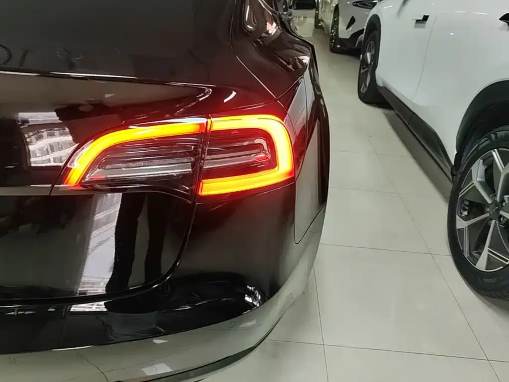 Tesla Model 3 — фото 6