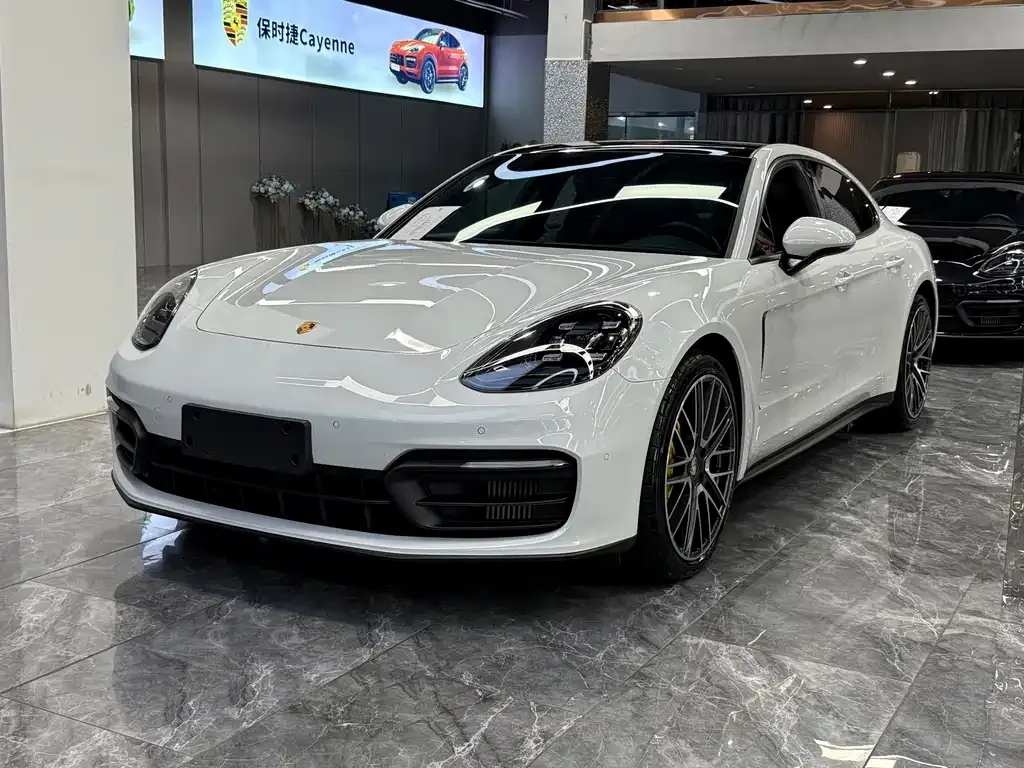 Porsche Panamera — фото 1