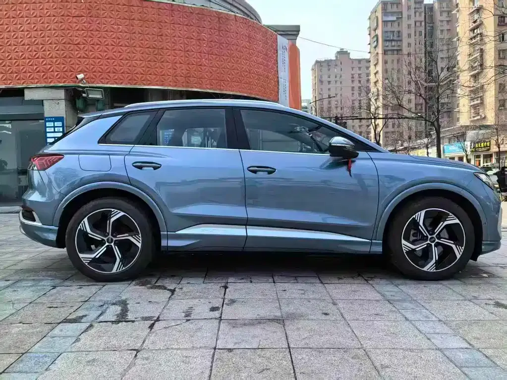 Audi Q4 e-tron — фото 4
