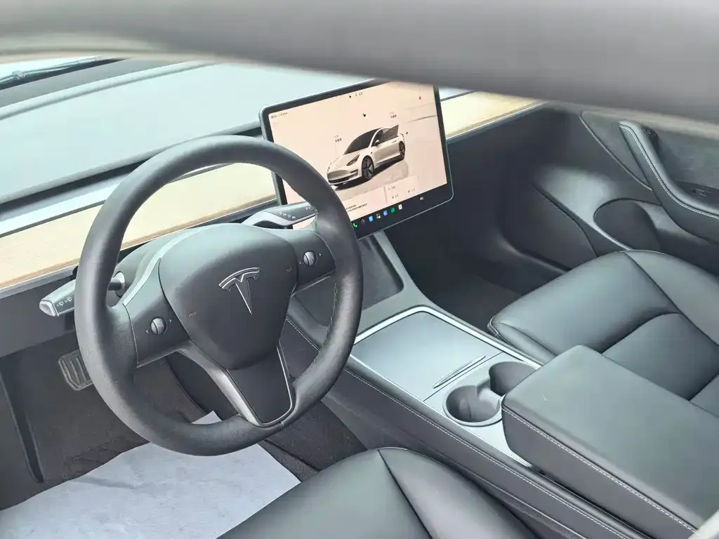 Tesla Model 3 — фото 3
