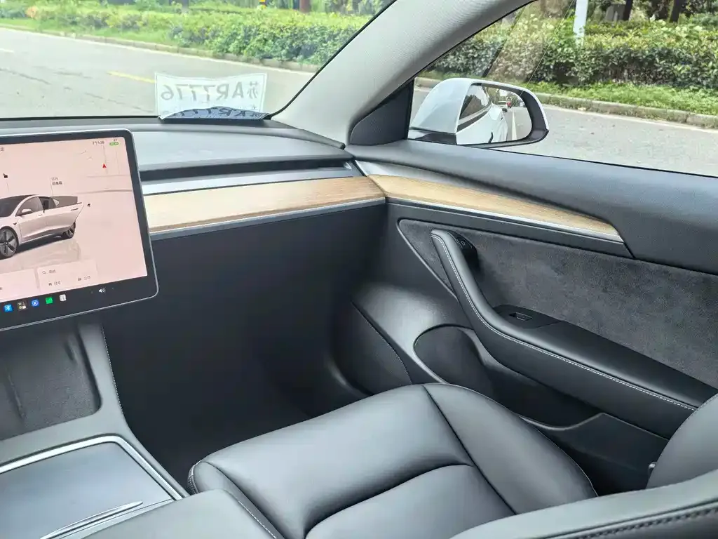 Tesla Model 3 — фото 4